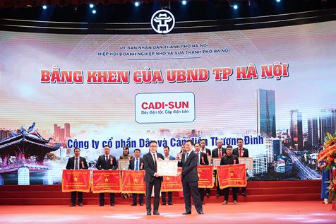 CADI-SUN và TGĐ Phạm Lương Hòa nhận Bằng khen của UBND TP Hà Nội