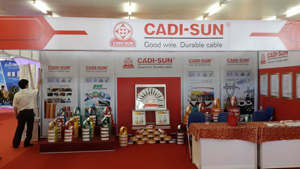 Đông đảo khách hàng tham quan gian hàng của CADI-SUN tại hội chợ VietBuild Đà Nẵng