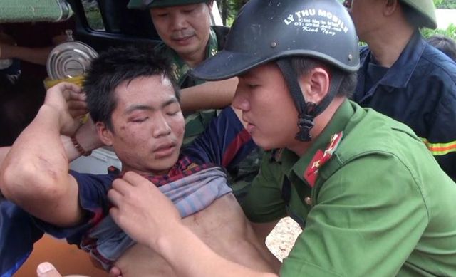 Huy động lực lượng “khổng lồ” tìm kiếm 12 người mất tích do mưa lũ - 8 Huy động lực lượng “khổng lồ” tìm kiếm 12 người mất tích do mưa lũ - 8