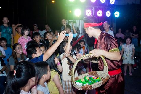 Hàng trăm em nhỏ CADI-SUN Hải Dương vui hội trăng Rằm