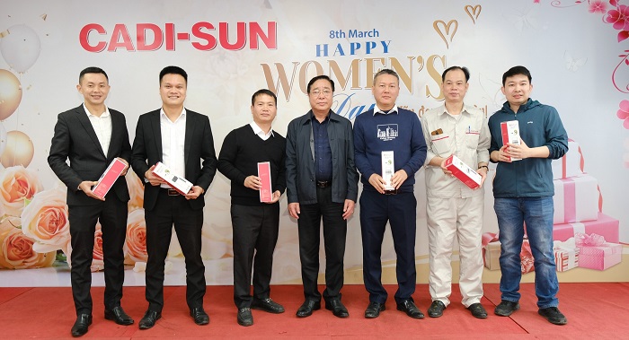 "Anh tài" CADI-SUN trổ tài cắt trái cây dành tặng chị em phụ nữ ngày 8/3