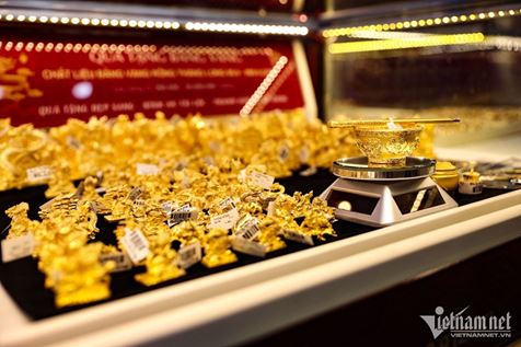 Giá vàng, chứng khoán, tiền số đổi xu hướng, nhà đầu tư mong ‘về bờ