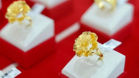 Giá vàng hôm nay 10/4: USD suy yếu, vàng quay đầu tăng mạnh