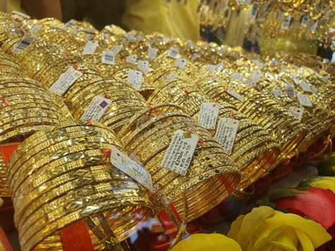 Giá kim loại hôm nay 17/4: Vàng giảm mạnh, bạc điều chỉnh, thép nhích tăng