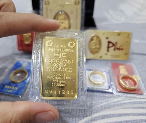 Giá vàng ngày 25/7: Thị trường trong nước phục hồi, vàng thế giới giữ trên mốc 4.000 USD/ounce
