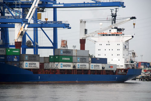 Businesses protest port-congestion-surcharge payments
